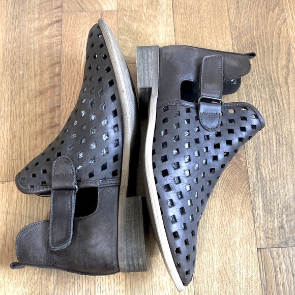 Anthropologie Musse and Cloud Ankle booties laser cut leather. EU 41, US NWOT - Picture 2 of 4